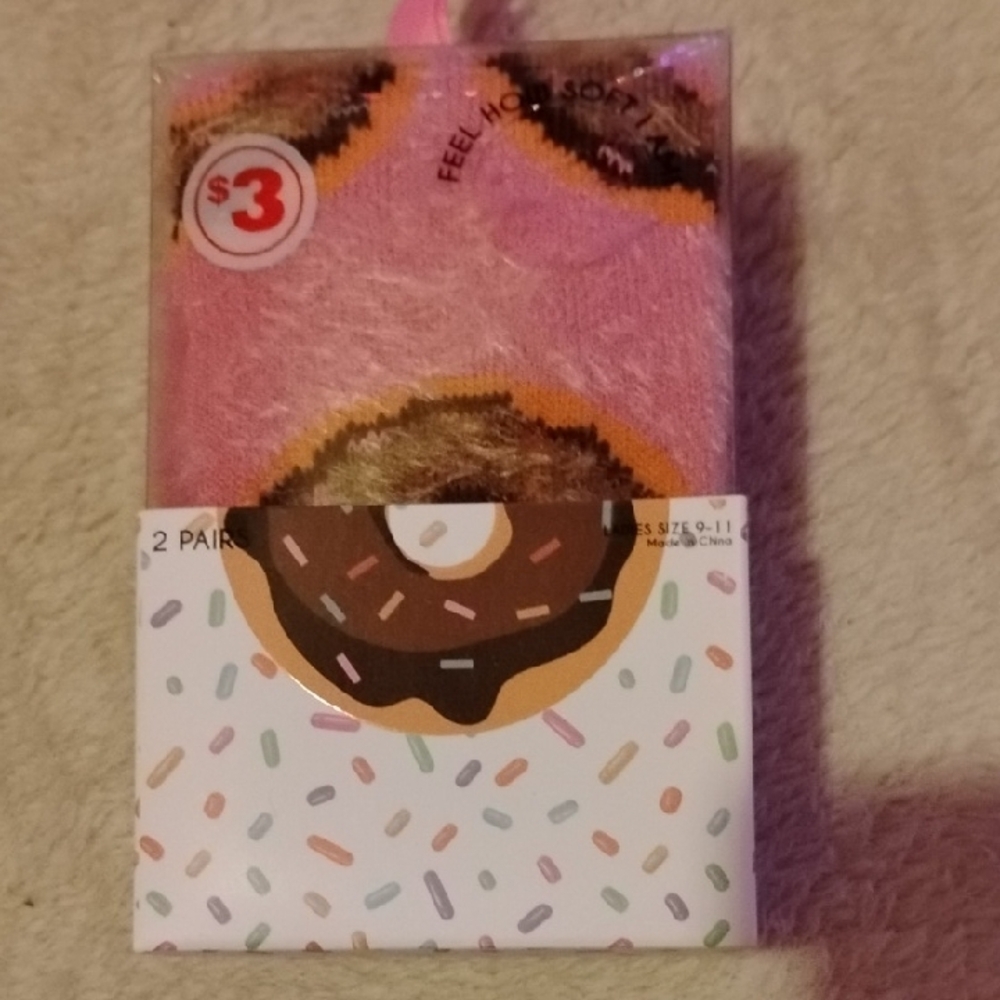 Just Be Donut and Coffee Slippers and Socks Set Size 7/8 - Picture 8 of 11